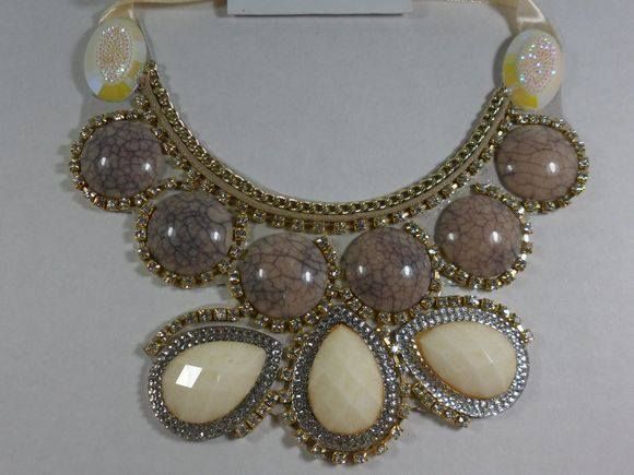 MAXI COLAR DE PEDRAS CREME E MARROM