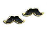 Brinco bigode mustache folheado a ouro 18k. resinado preto